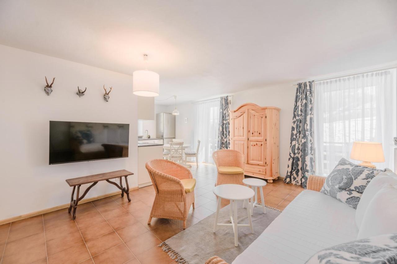 Renoviertes Apartment Mit Terrasse An Der Piste Mit Kostenlosen Wifi كاريزا آل لاغو المظهر الخارجي الصورة